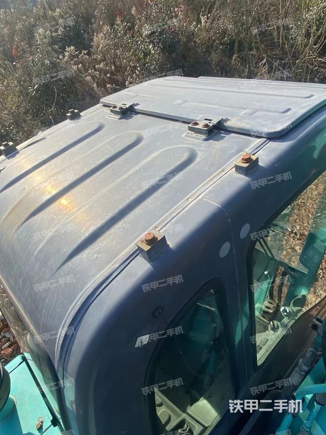 驾驶室顶部（整机外观）