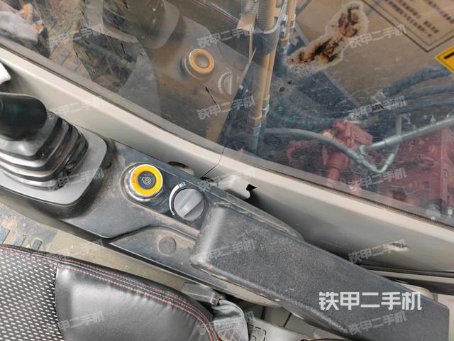 座椅右側(cè)控制臺/鑰匙門/油門/含右手柄（駕駛室部分）