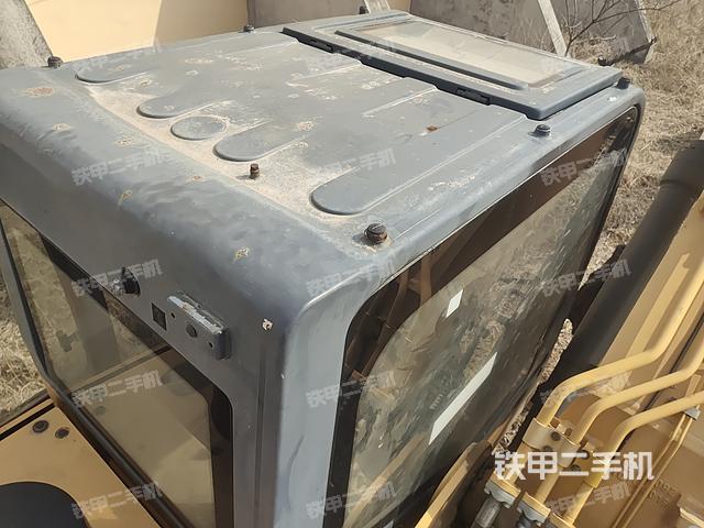 驾驶室顶部（整机外观）