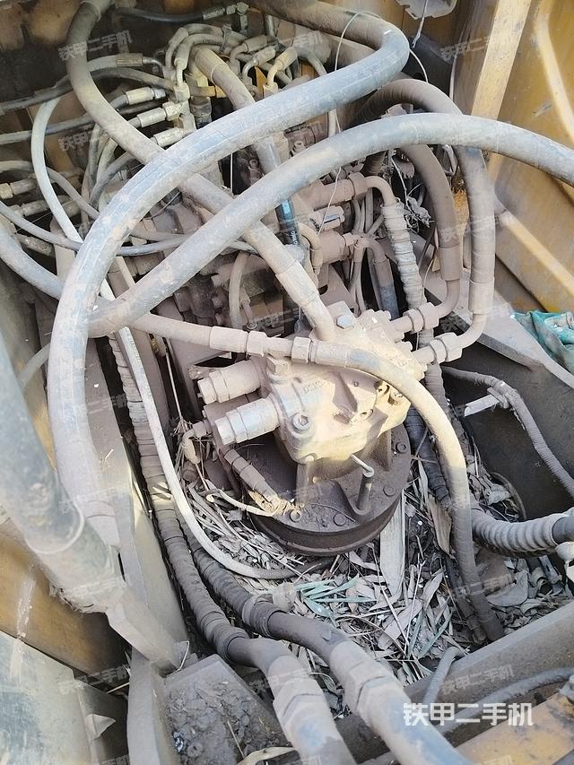 回转马达和主控阀（整机外观）