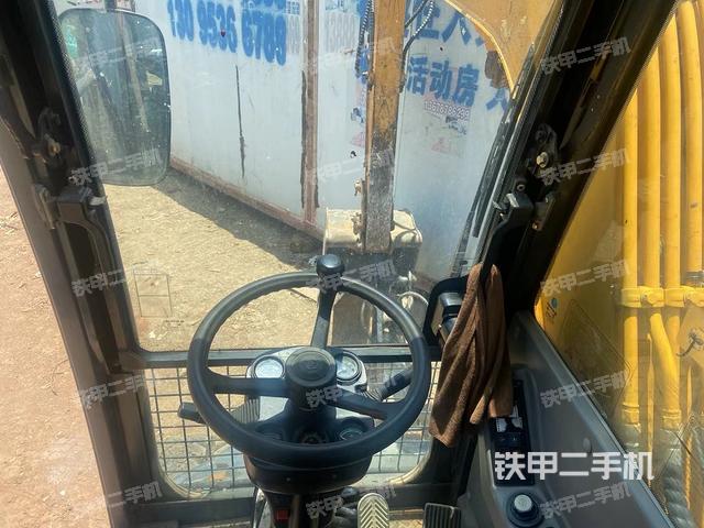 驾驶室顶部（整机外观）