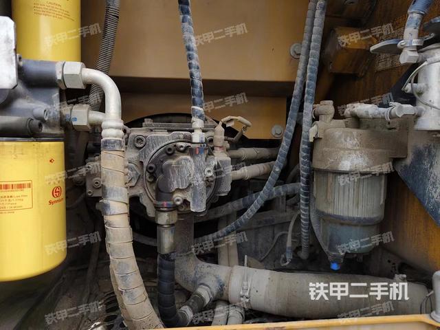 液压泵舱室正面整体（整机外观）