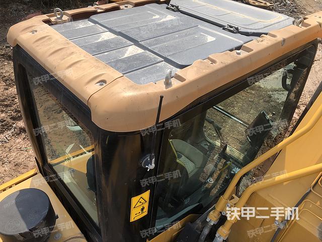 驾驶室顶部（整机外观）