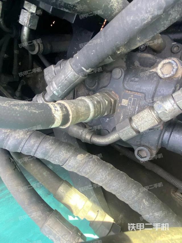 液压泵舱室正面整体（整机外观）