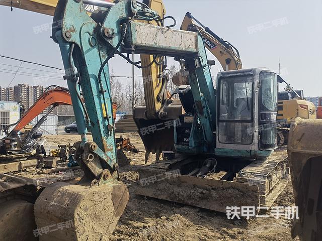 神钢SK75UR-3挖掘机