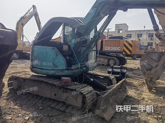 驾驶室顶部（整机外观）