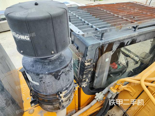 驾驶室顶部（整机外观）