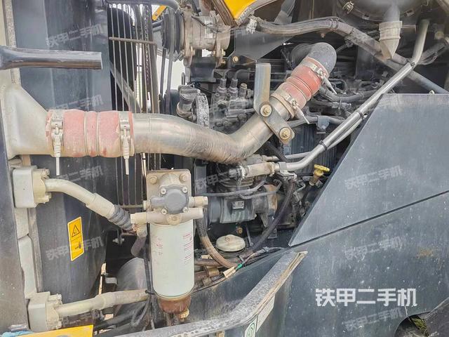 发动机右侧（整机外观及大件）