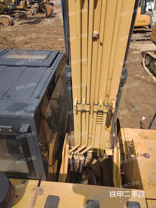 驾驶室顶部（整机外观）