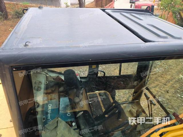 驾驶室顶部（整机外观）