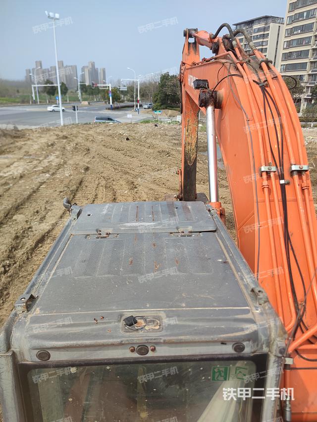 驾驶室顶部（整机外观）