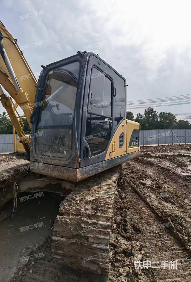 驾驶室顶部（整机外观）