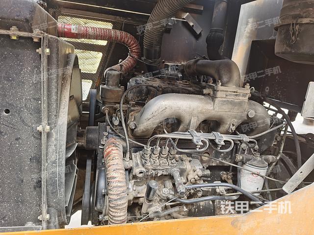 发动机右侧（整机外观及大件）