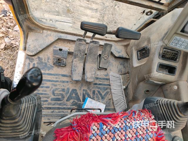 座椅右側(cè)控制臺(tái)/鑰匙門/油門/含右手柄（駕駛室部分）