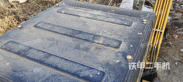 驾驶室顶部（整机外观）