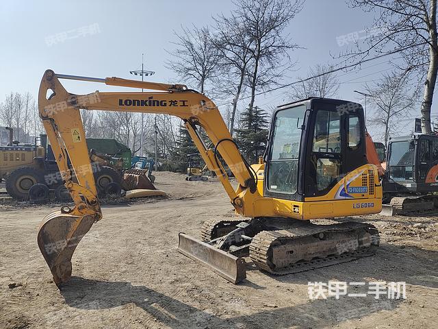 龙工CDM6060挖掘机