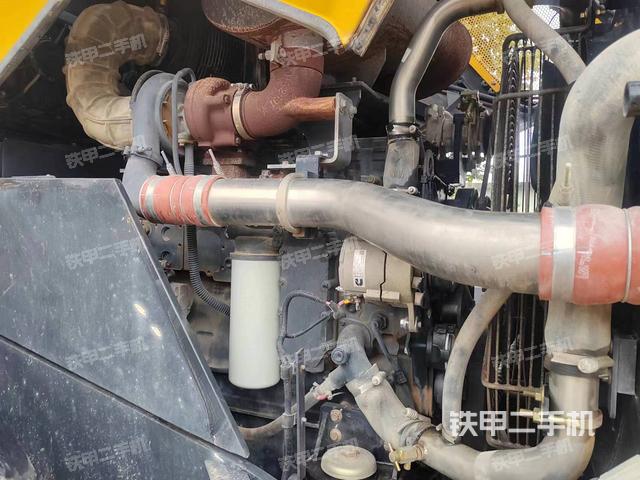 发动机左侧（整机外观及大件）