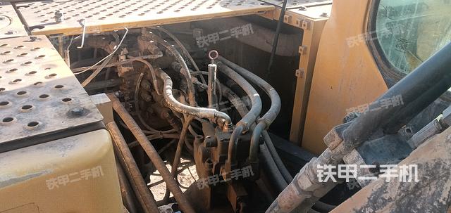 回转马达和主控阀（整机外观）