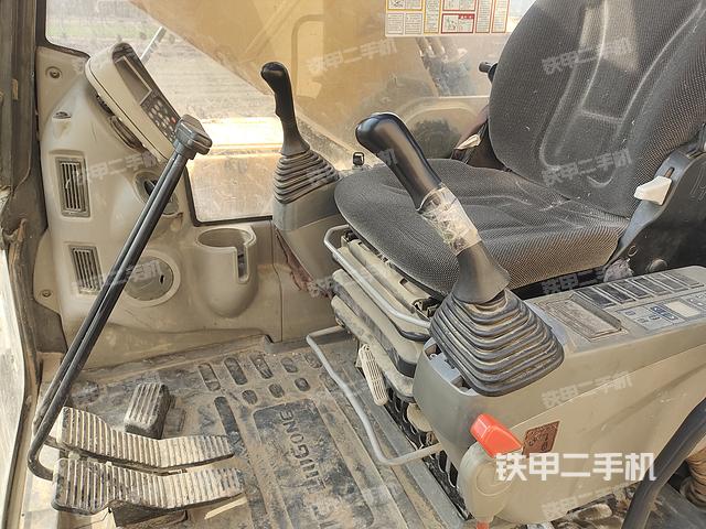 驾驶室整体（整机外观）