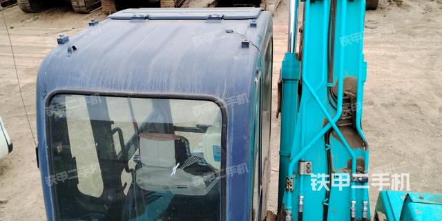 驾驶室顶部（整机外观）