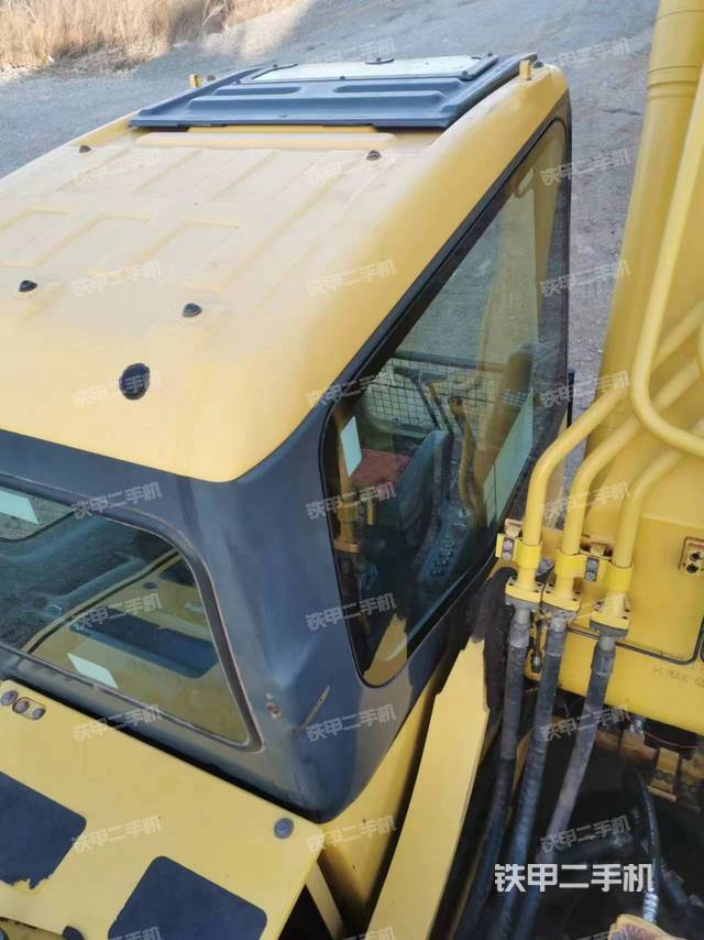 驾驶室顶部（整机外观）