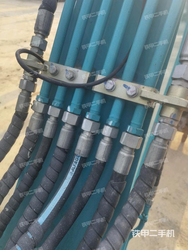 大臂背部俯視（工作和回轉(zhuǎn)裝置）