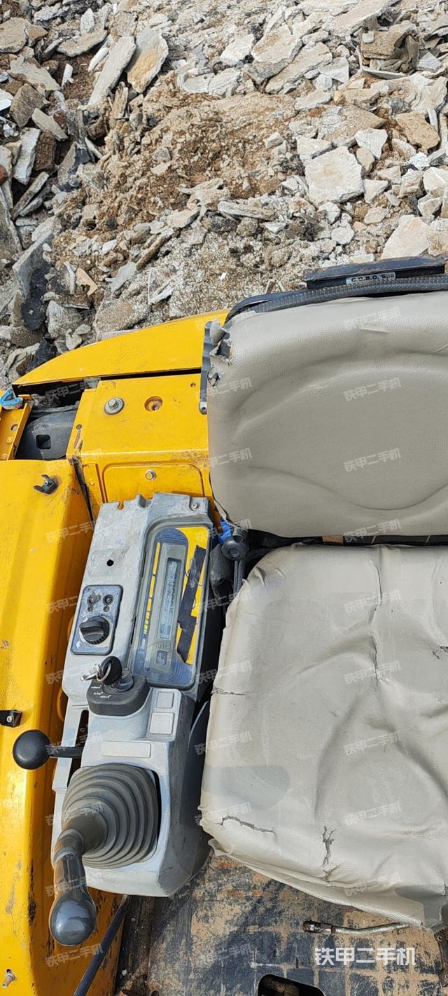 驾驶室顶部（整机外观）