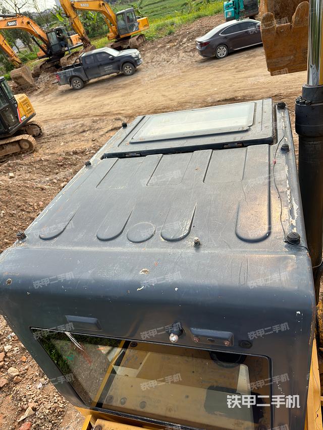 驾驶室顶部（整机外观）