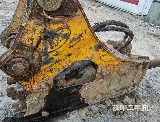 整机右侧（设备外观及核心部件）