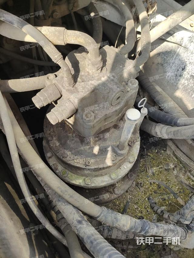 回转马达和主控阀（整机外观）