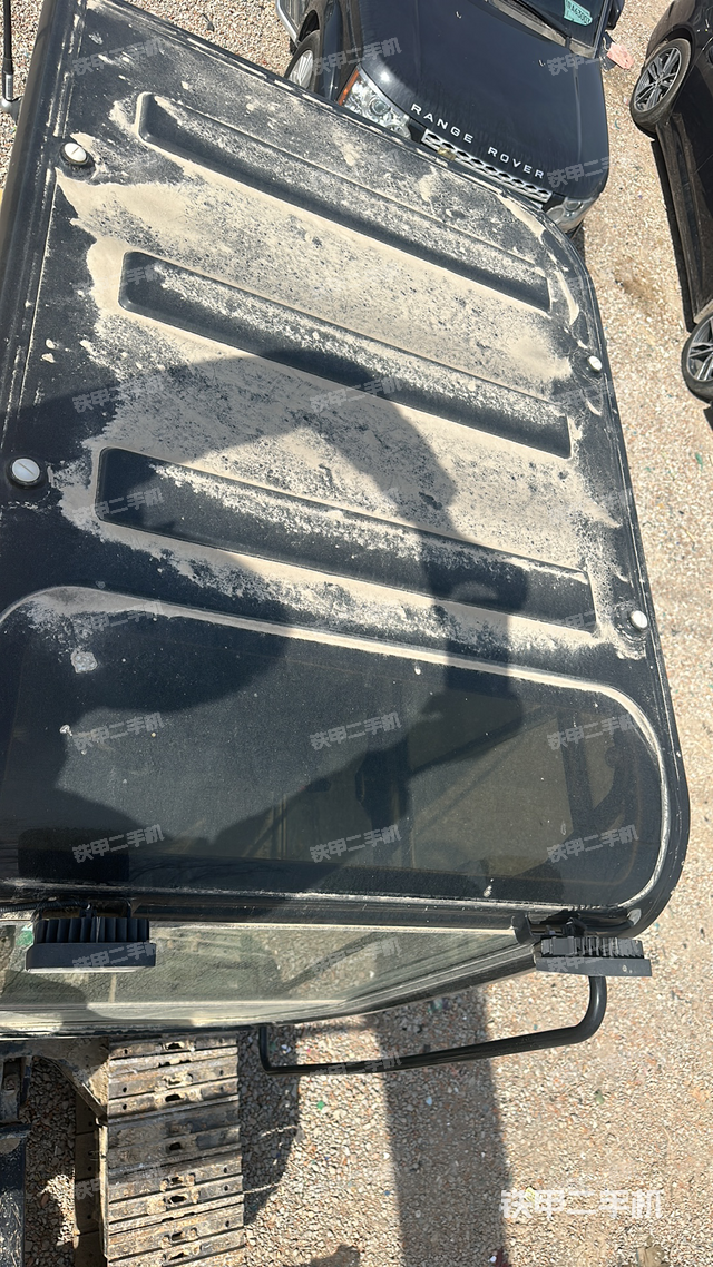 驾驶室顶部（整机外观）