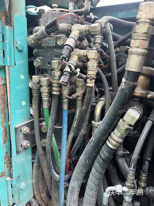 回转马达和主控阀（整机外观）