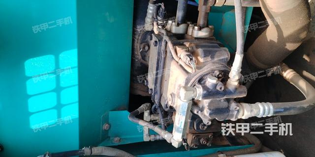 液压泵舱室正面整体（整机外观）