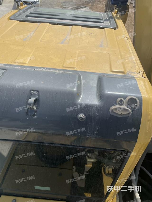 驾驶室顶部（整机外观）