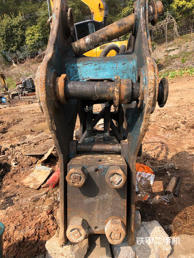 整机右侧（设备外观及核心部件）