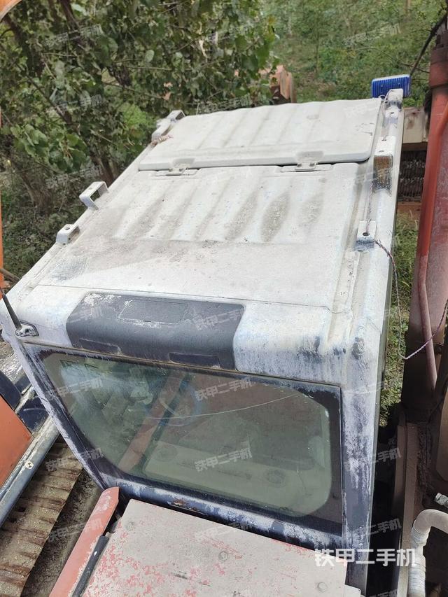 驾驶室顶部（整机外观）