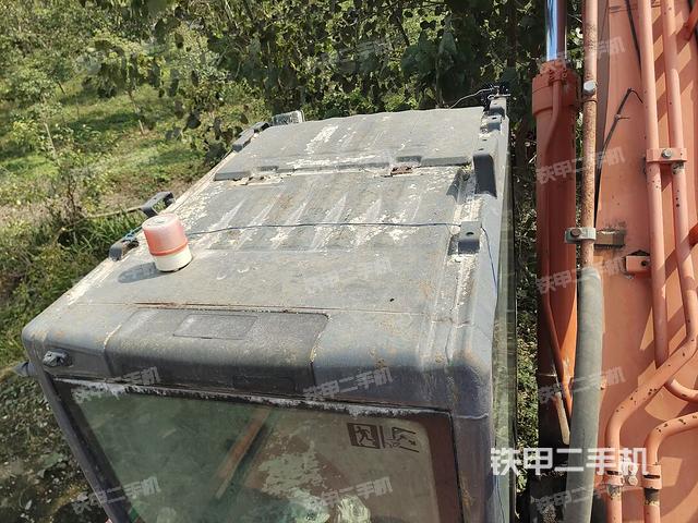 驾驶室顶部（整机外观）