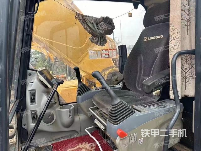 驾驶室整体（整机外观）