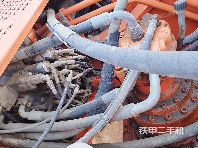 回转马达和主控阀（整机外观）