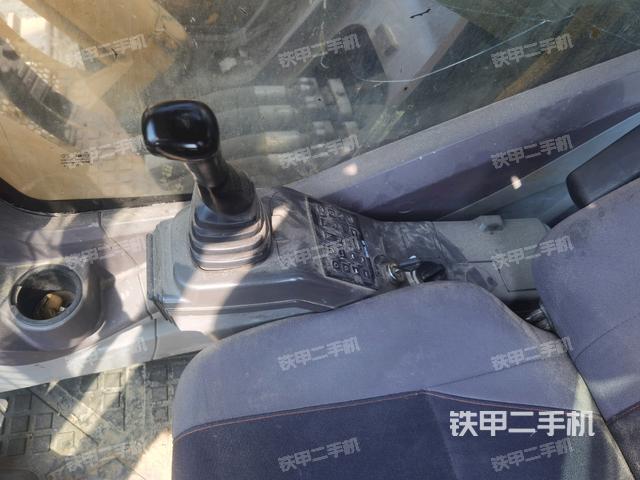 座椅右側(cè)控制臺/鑰匙門/油門/含右手柄（駕駛室部分）