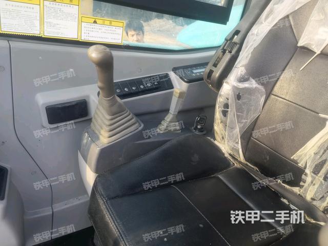 座椅右側(cè)控制臺(tái)/鑰匙門(mén)/油門(mén)/含右手柄（駕駛室部分）