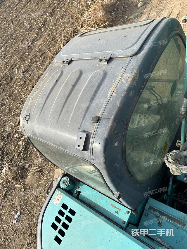 驾驶室顶部（整机外观）