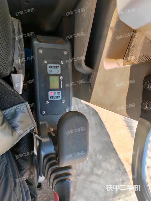 座椅右側(cè)控制臺(tái)/鑰匙門/油門/含右手柄（駕駛室部分）