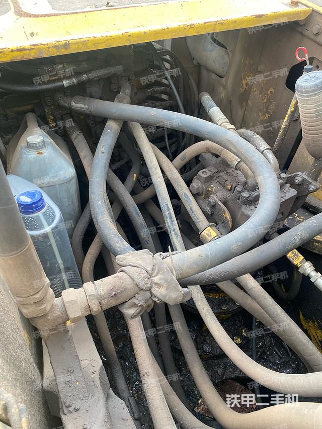 回转马达和主控阀（整机外观）