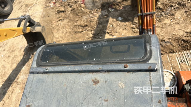 驾驶室顶部（整机外观）