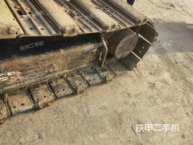 右驅(qū)動輪（行走機構(gòu)）