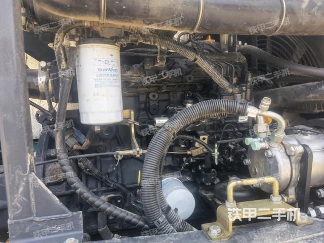 發(fā)動(dòng)機(jī)室（上車(chē)部件）