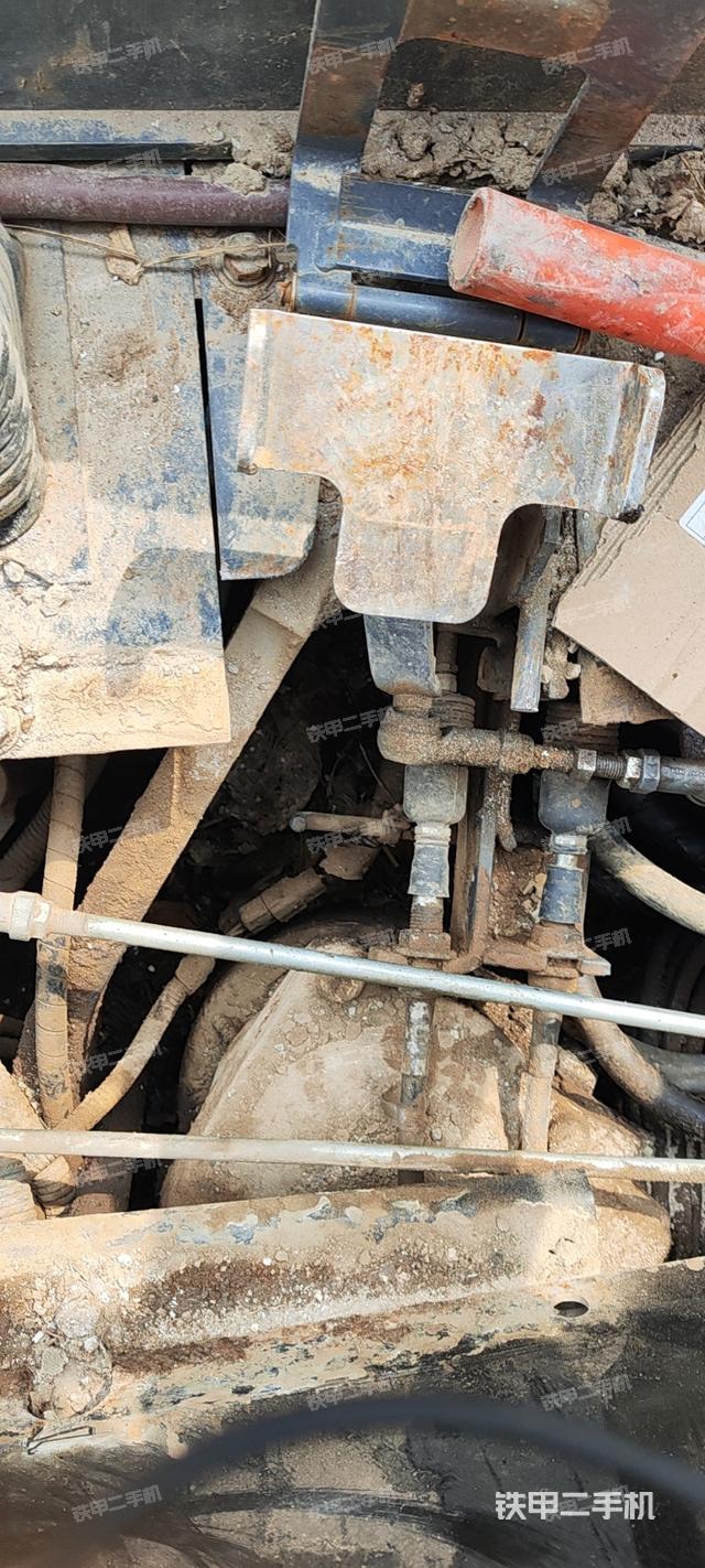 回转马达和主控阀（整机外观）