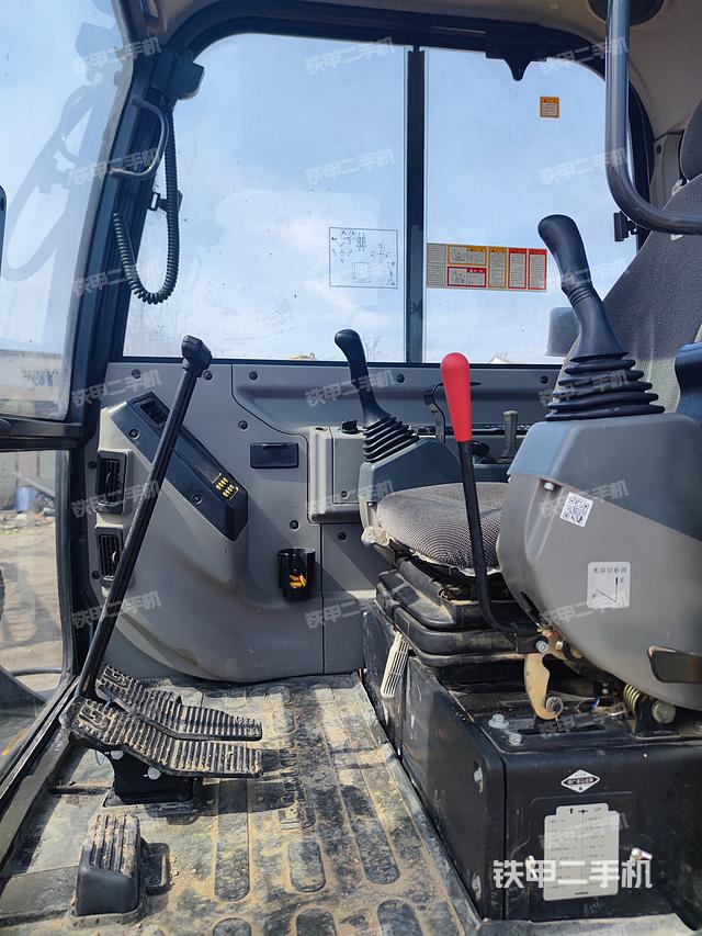 驾驶室整体（整机外观）