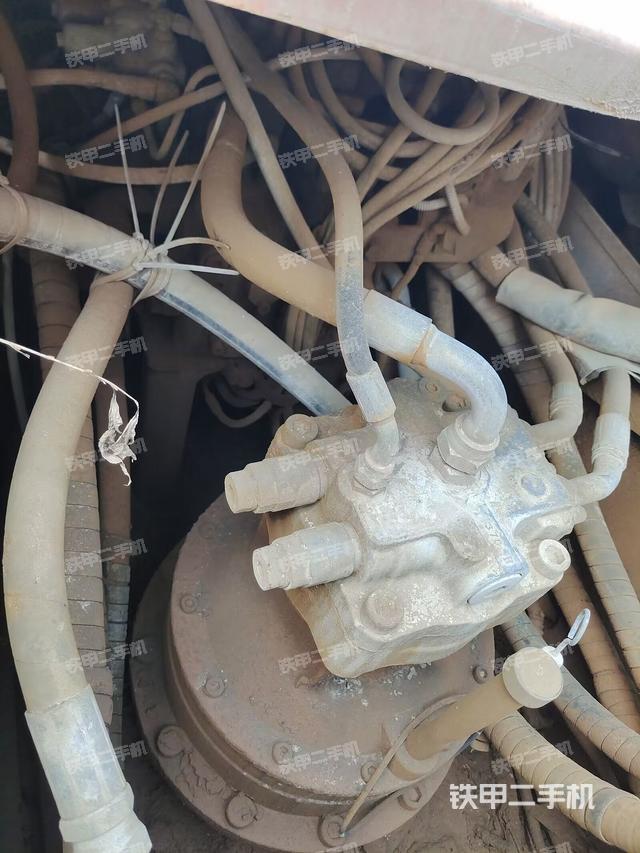 回转马达和主控阀（整机外观）